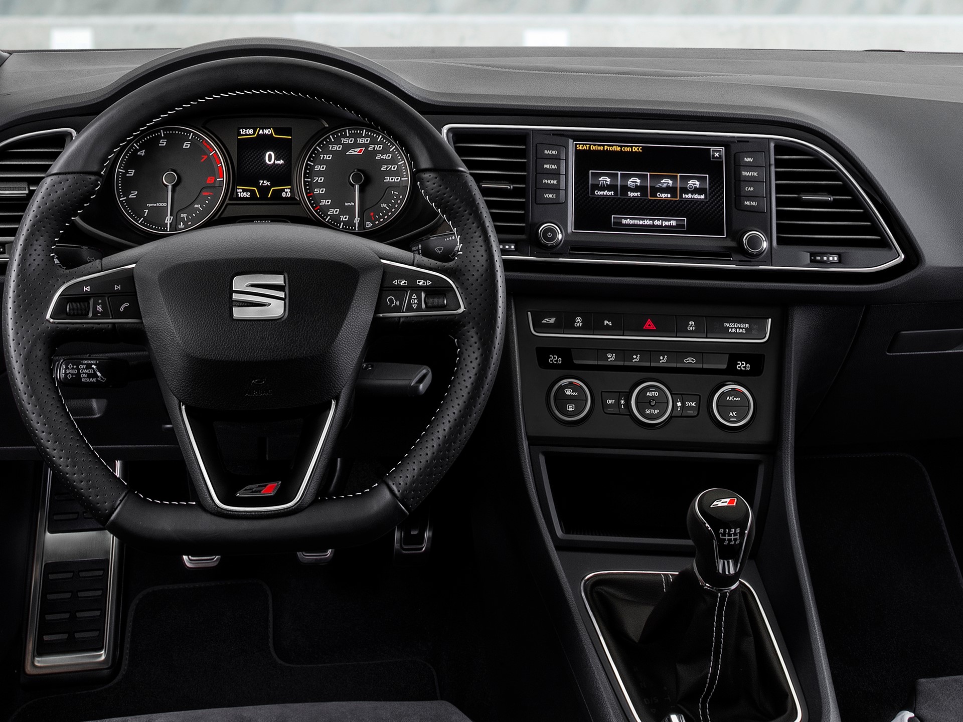Interiér a palubní deska vozu Seat