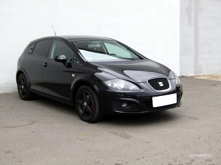 Seat hatchback tmavé barvy — náhradní díly Seat