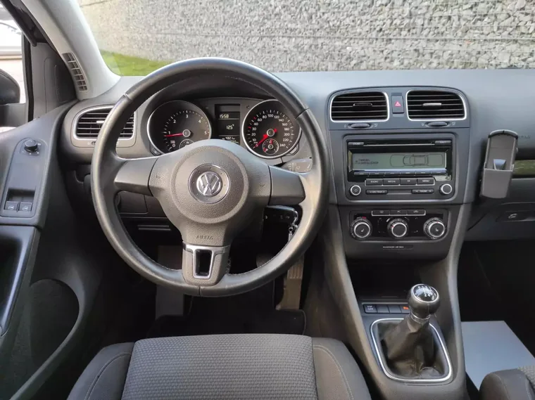 Interiér a palubní deska vozu Volkswagen